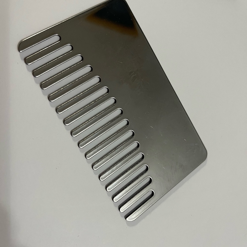 Go-Comb, mirror and comb for your purse or wallet - Picture 5 of 5